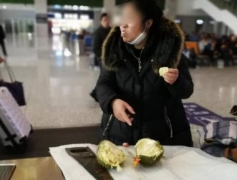 對于春節回城帶臘肉被檢扣留，這是怎么回事？